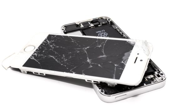 accident-broken-cellphone-1388947